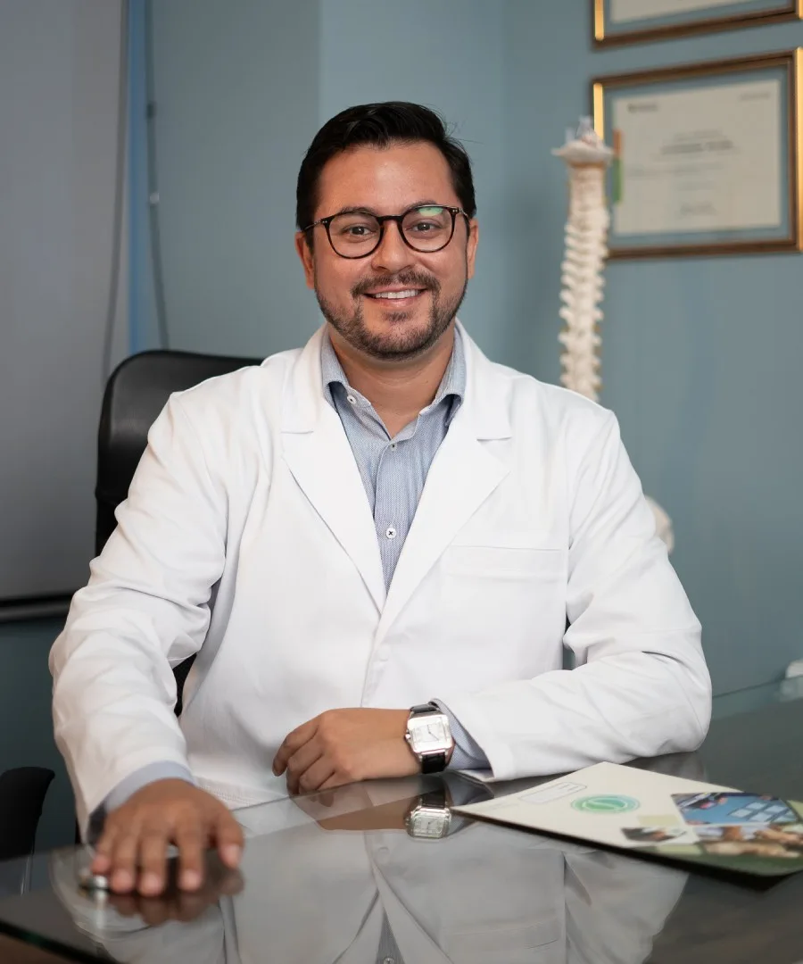Doctor en quiropráctica de LIFE en la consulta de Jesús María